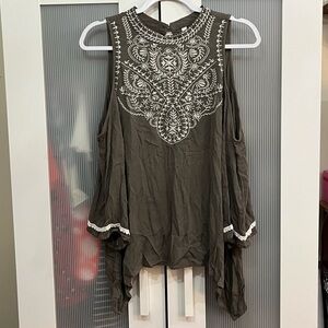 Women’s open shoulder dress top